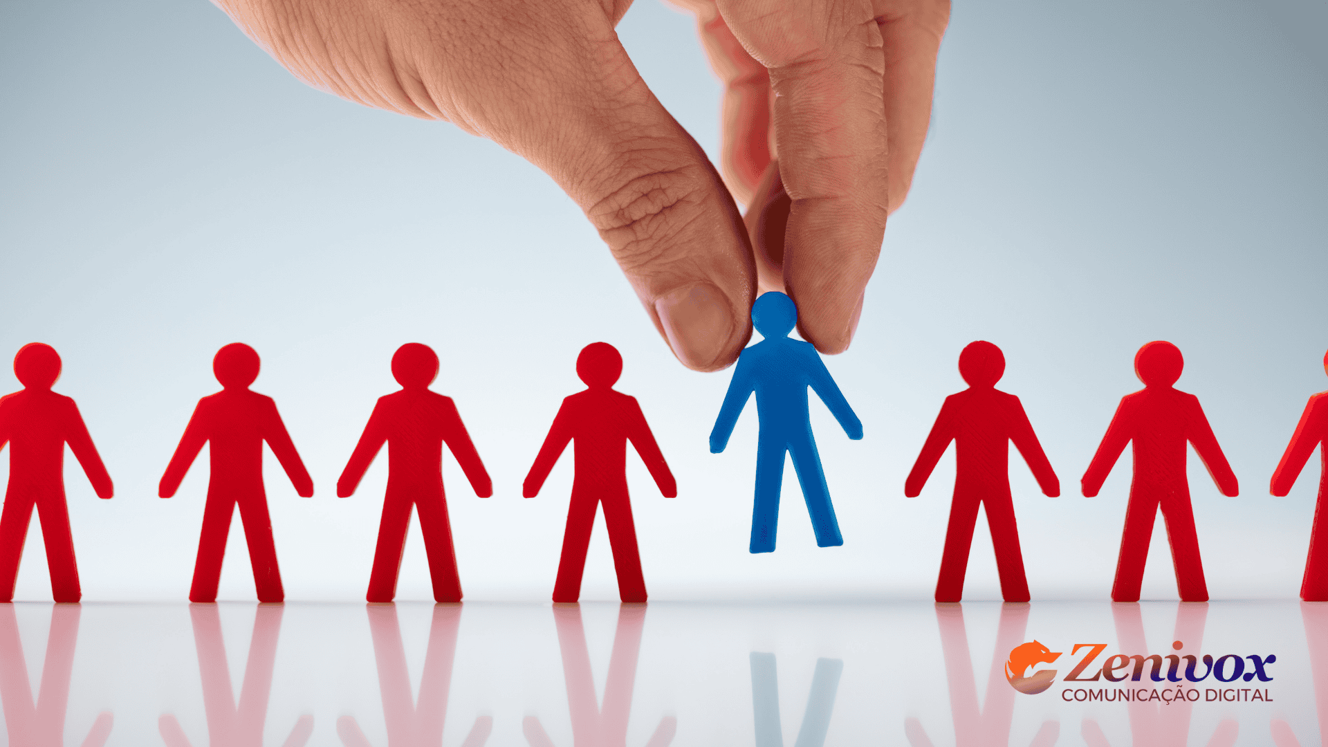 uma fileira de potenciais clientes e com o perfil ideal (ICP) de cliente sendo destacado