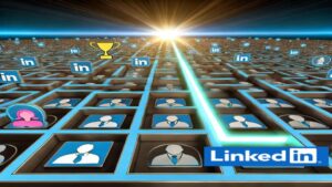 Um labirinto digital de perfis do LinkedIn com caminhos iluminados levando a ícones de sucesso, como um troféu dourado, representando as dicas para encontrar clientes b2b no linkedin