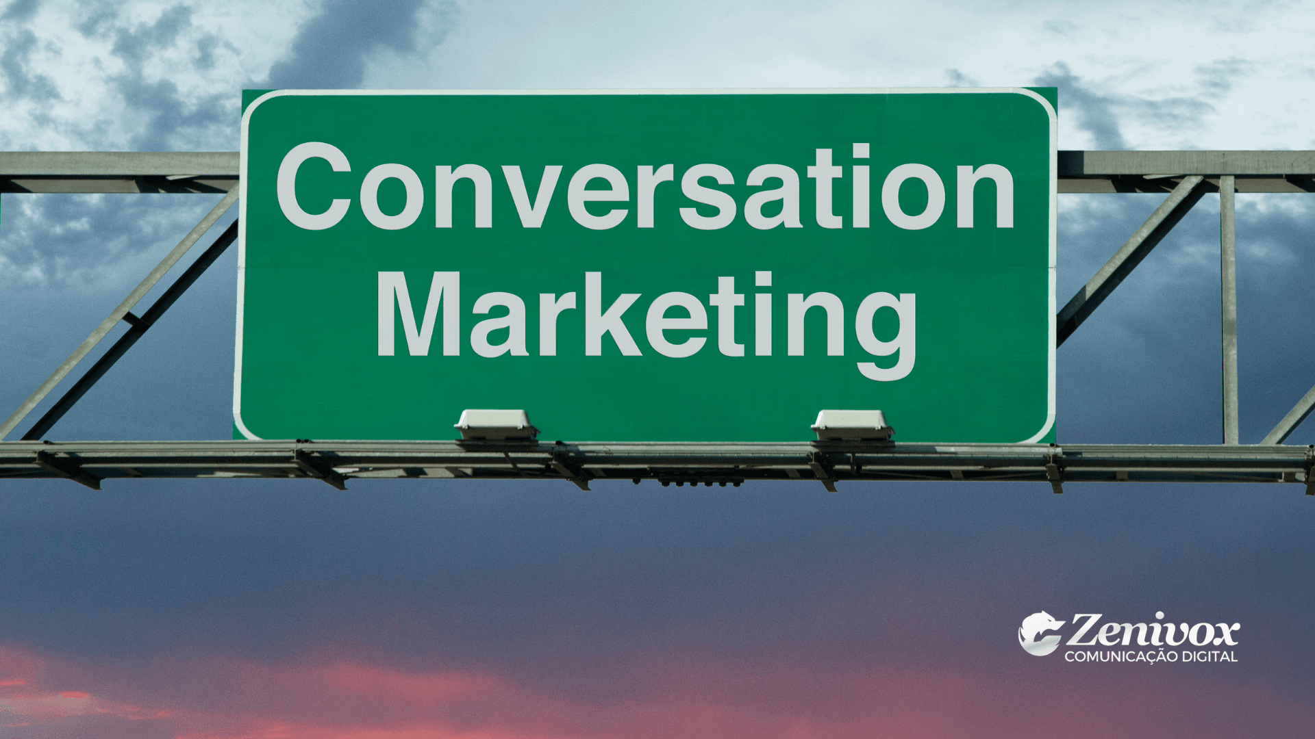 Placa de rodovia com o texto 'Conversation Marketing' em destaque, representando a ideia de direcionar estratégias para um marketing conversacional mais interativo e focado em conversas significativas com clientes. O logotipo da Zenivox Comunicação Digital aparece no canto inferior direito, destacando a autoria e relevância do conteúdo.