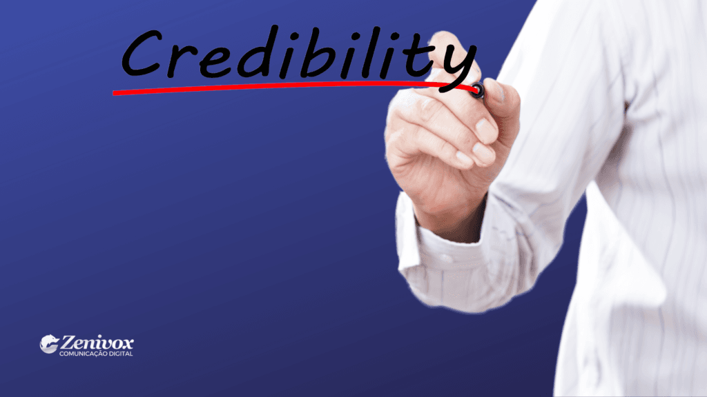 Uma mão masculina escrevendo a palavra "Credibilidade" com uma linha vermelha sublinhando-a, simbolizando a importância da construção de referências através do branding para escritórios jurídicos.