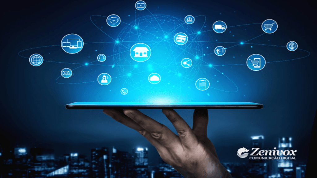 Mão segurando um tablet, com diversos ícones flutuando acima, representando a conexão de múltiplos canais de comunicação, como e-mail, compras online e redes sociais, simbolizando técnicas de marketing jurídico omnicanal.