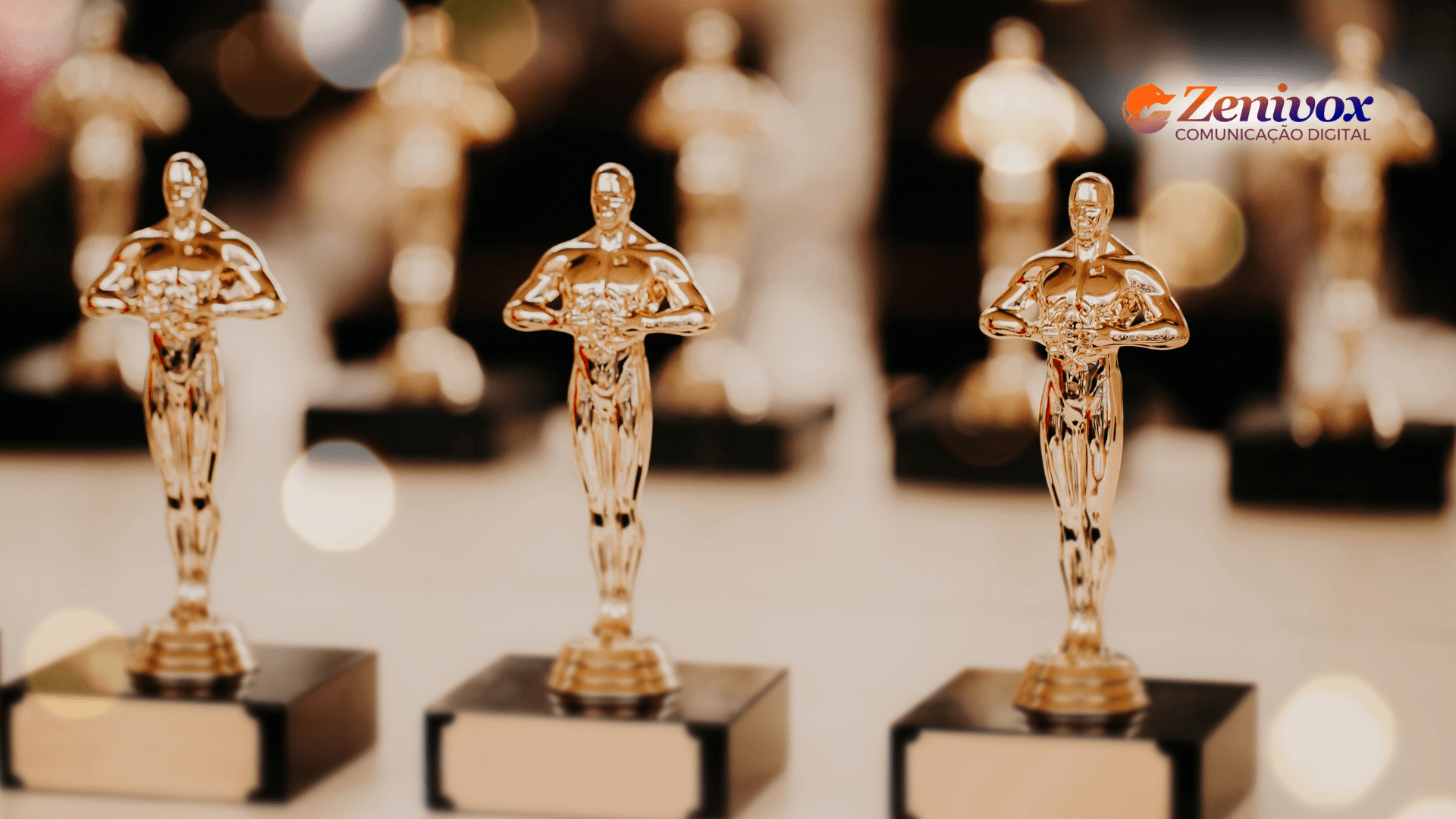 Estatuetas douradas do Oscar alinhadas sobre uma mesa, simbolizando a premiação e o impacto da Análise de Marketing na corrida pelo Oscar, destacando estratégias que empreendedores podem aplicar em seus negócios.