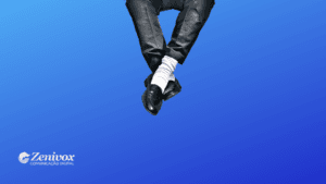 Imagem de uma campanha de marketing inspirada na parceria entre Michael Jackson e Pepsi nos anos 80. O fundo azul em degradê transmite modernidade, enquanto a imagem de um par de pernas cruzadas, com calças pretas, meias brancas e sapatos pretos resistentes, remete ao estilo icônico do Rei do Pop. No canto inferior esquerdo, o logotipo da Zenivox Comunicação Digital reforça a identidade visual da marca.