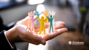 Imagem representando estilo de gestão e colaboração no ambiente de trabalho. Um grupo de figuras de papel coloridas, de mãos dadas, simboliza diferentes estilos de gestão e trabalho em equipe. A cena transmite harmonia, inclusão e liderança.