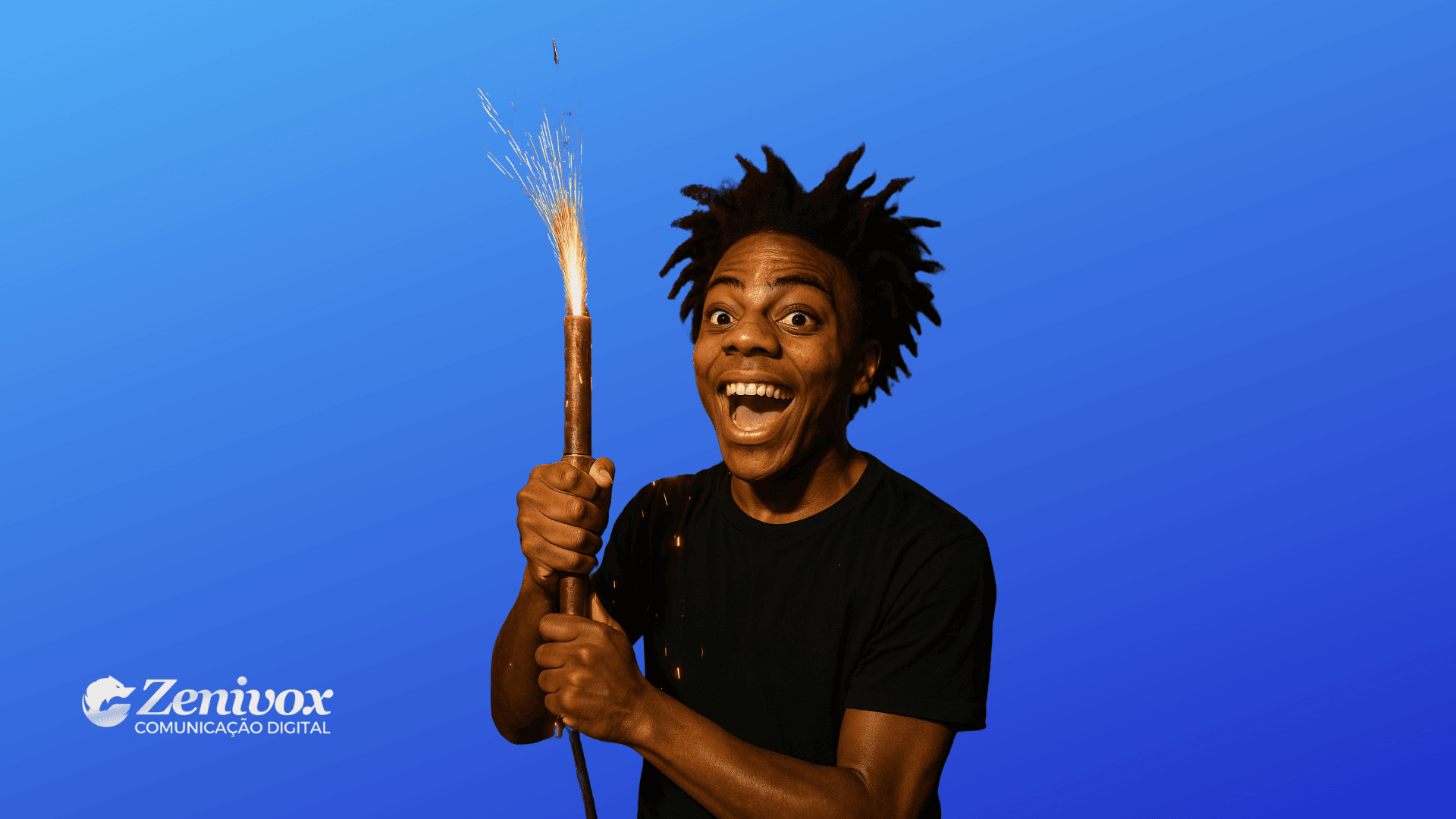 O criador de conteúdo moderno Speed com expressão animada e cabelos arrepiados segura um tubo que solta faíscas, em frente a um fundo azul gradiente. No canto inferior esquerdo, está o logo da Zenivox Comunicação Digital.