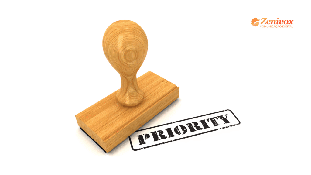 Imagem em fundo branco com um carimbo de madeira em destaque, posicionado sobre a palavra ‘PRIORITY’ carimbada em preto no papel. Mostrando Para que Serve a Matriz GUT. No canto superior direito está o logotipo da Zenivox Comunicação Digital.
