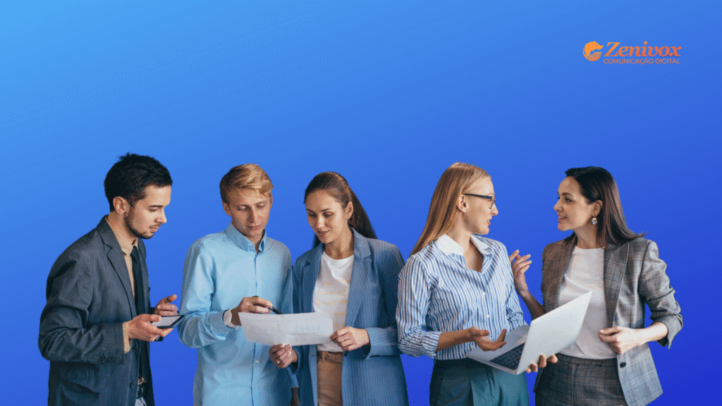 Equipe de profissionais de negócios discutindo estratégias com papéis e notebook em mãos, sobre fundo azul com logo da Zenivox no canto superior direito, representando colaboração e personalização no contexto de vendas B2B.