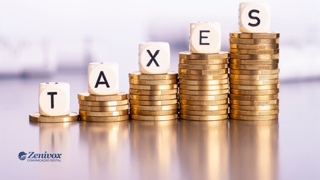 Imagem com pilhas crescentes de moedas douradas, formando uma escada que representa aumento de custos ou tributos. Sobre cada pilha, há um cubo com letras que compõem a palavra “TAXES” (impostos, em inglês). A cena transmite a ideia de escalada tributária, Como Proteger Seu Negócio do Aumento do IOF. No canto inferior esquerdo, está o logotipo da Zenivox Comunicação Digital.