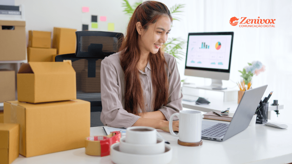 Empreendedorismo informal: mulher gerenciando pequeno negócio em casa com caixas e notebook, analisando vendas e organização do trabalho